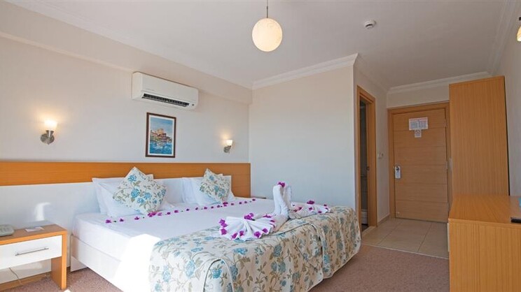 Perdikia Hill Family Resort & Villas